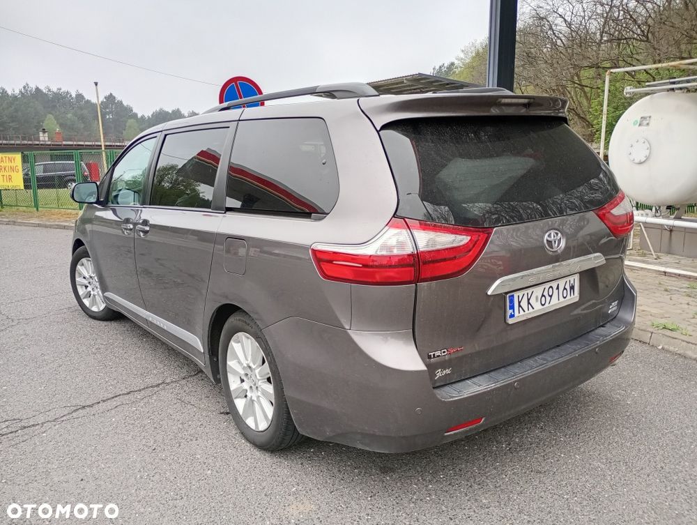 Toyota Sienna - 3