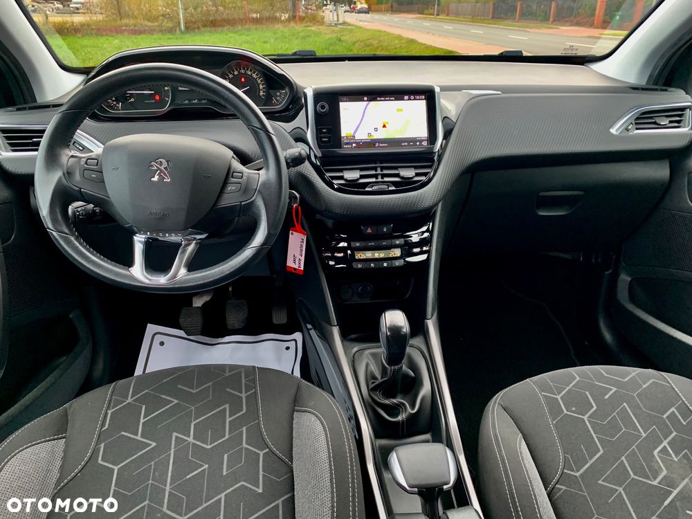 Peugeot 2008 1.2 Pure Tech Style EU6 - 17