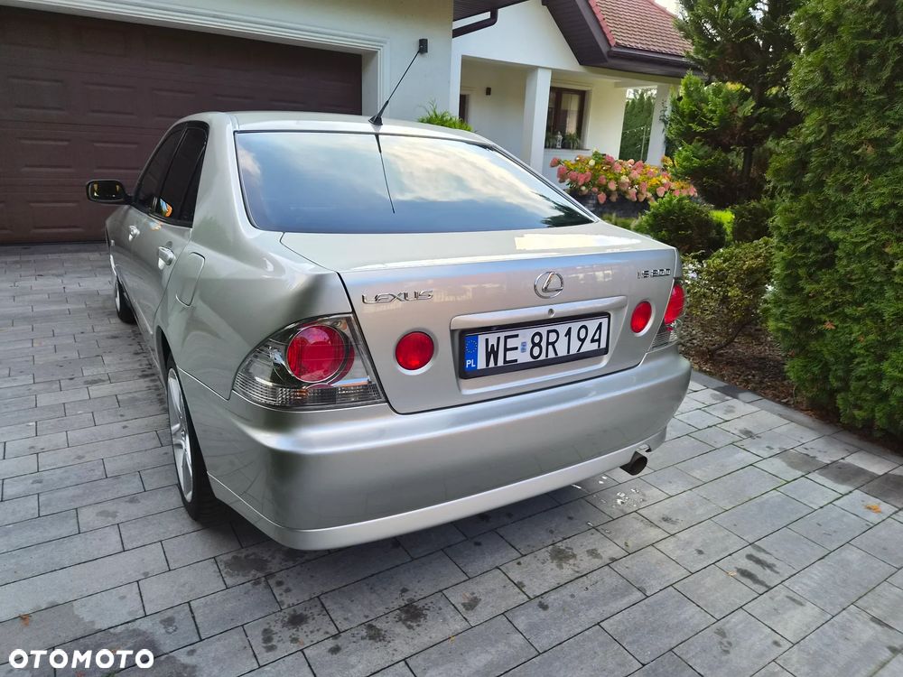 Lexus IS - 13