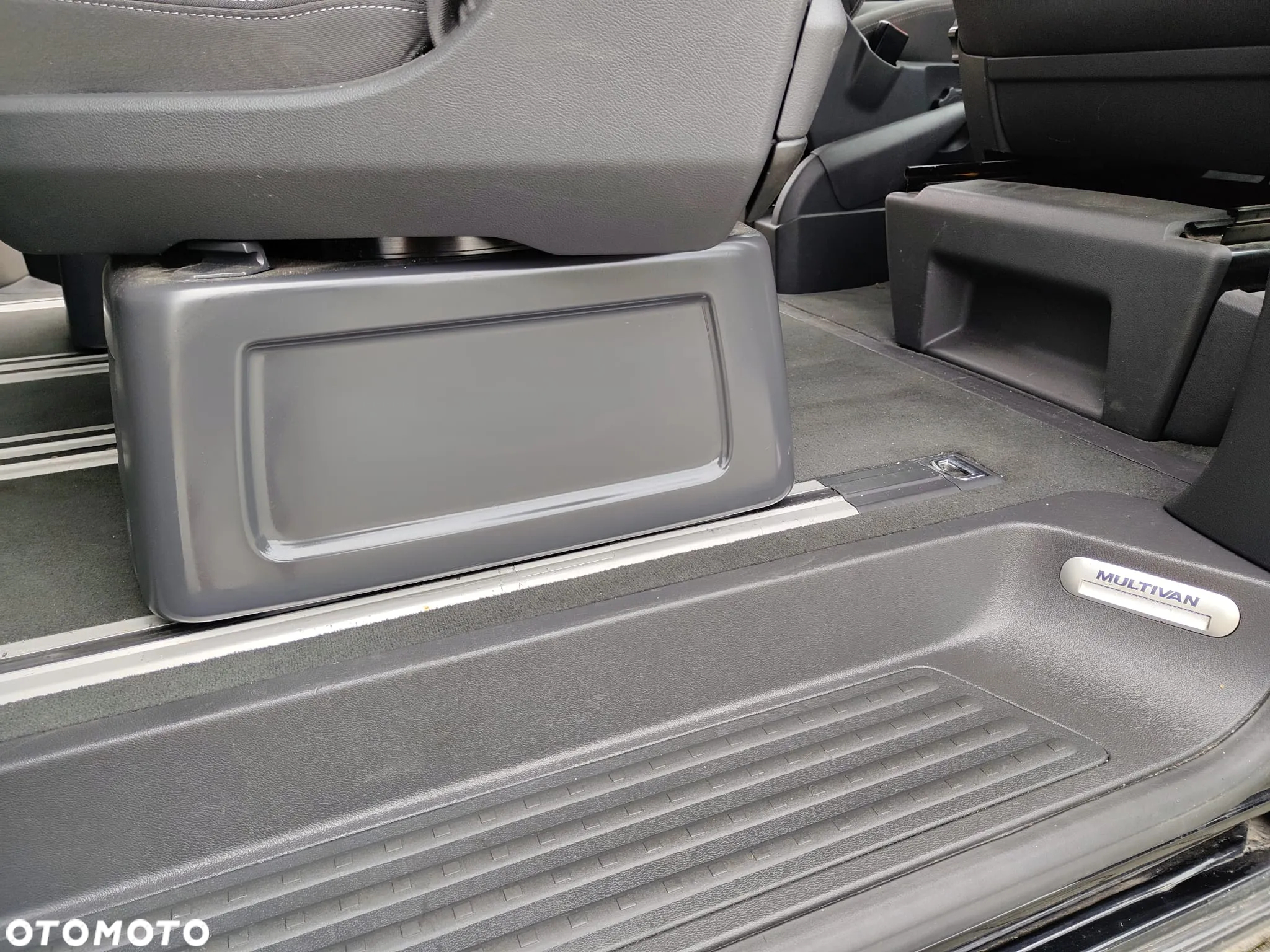 Volkswagen Multivan - 20