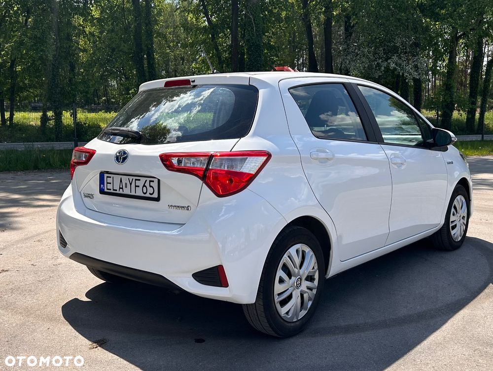 Toyota Yaris Hybrid 100 Premium - 6