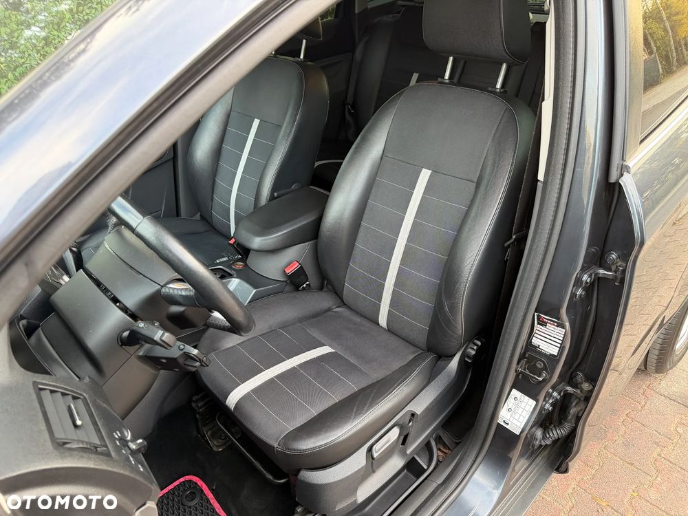 Ford Kuga - 31