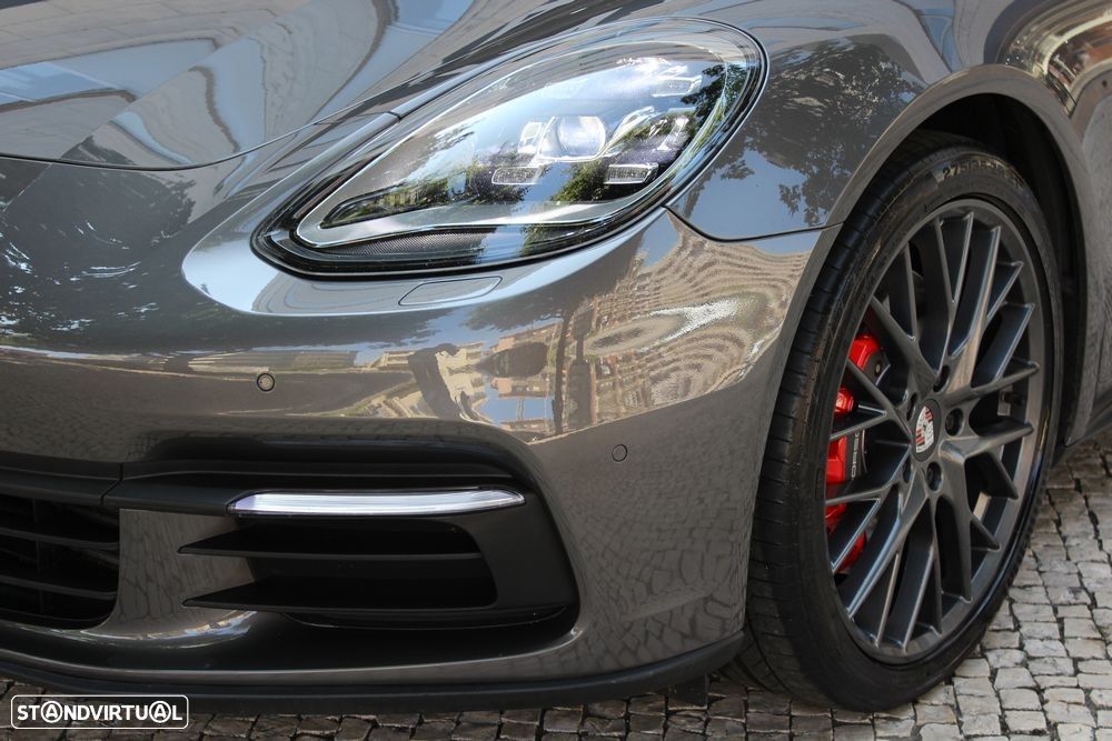 Porsche Panamera Sport Turismo 4 - 6