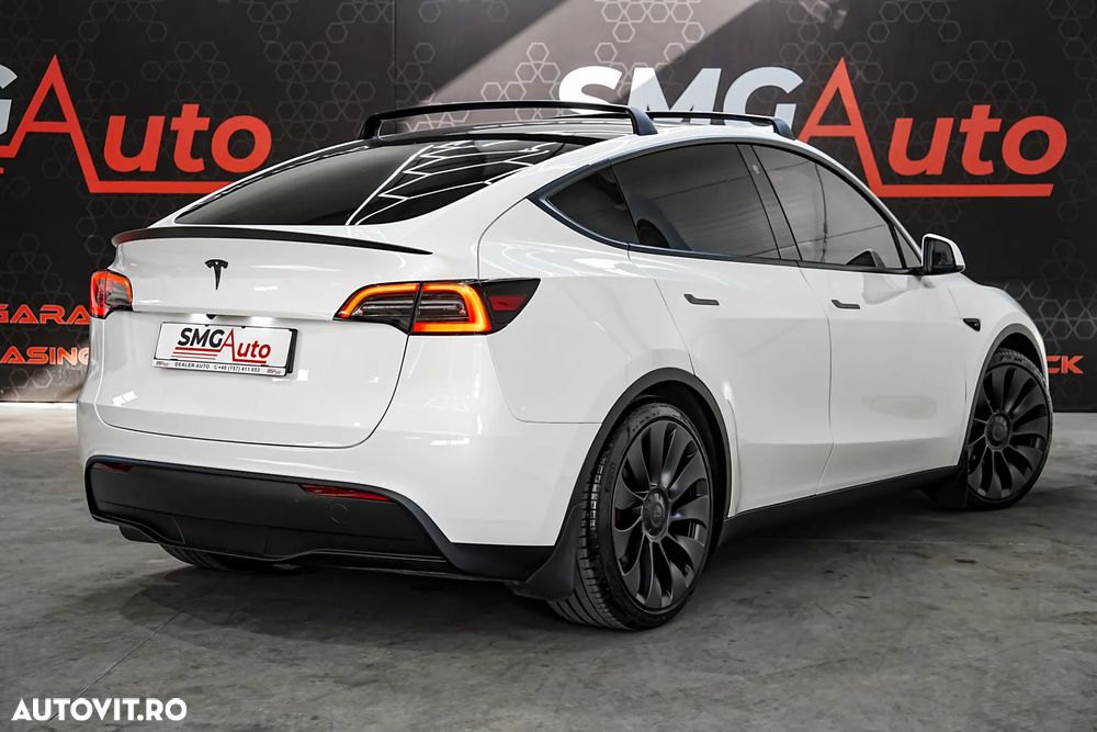 Tesla Model Y - 6