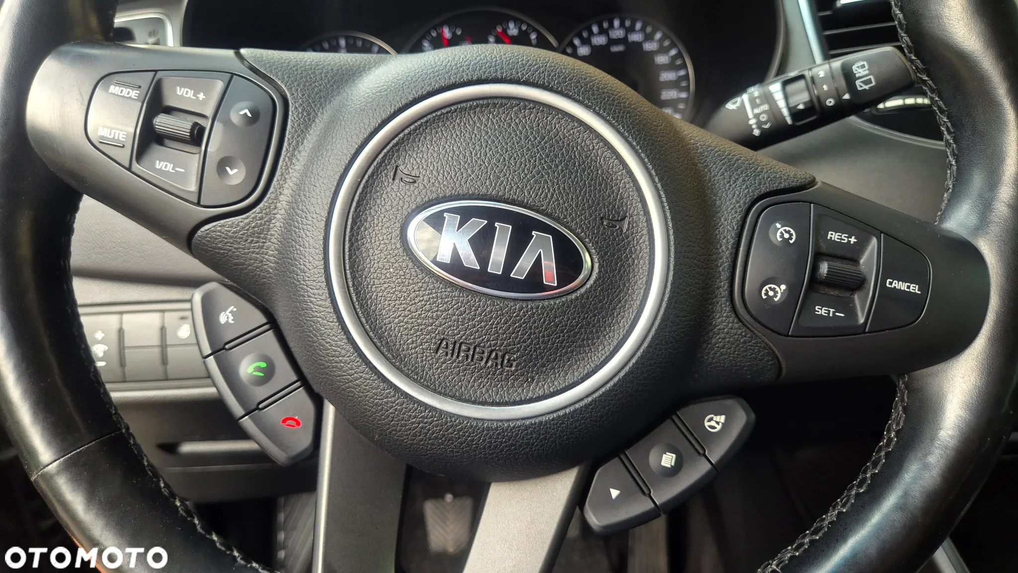 Kia Carens 1.6 GDI Dream Team Edition - 28