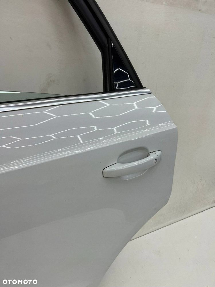 Drzwi tylne LS9R Audi Q3 8U LEWE - 5