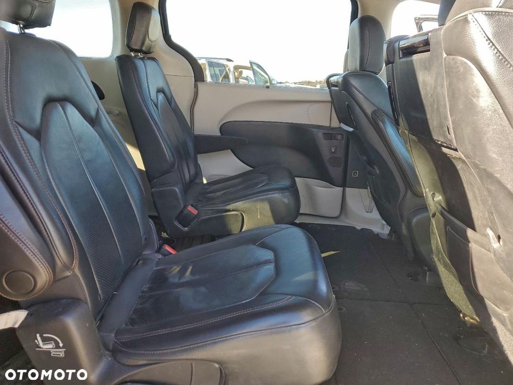 Chrysler Pacifica - 9