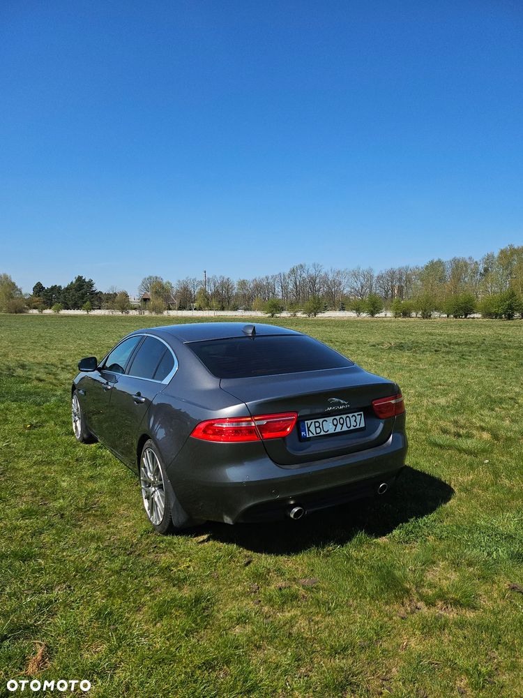 Jaguar XE 2.0 D AWD R-Sport - 6