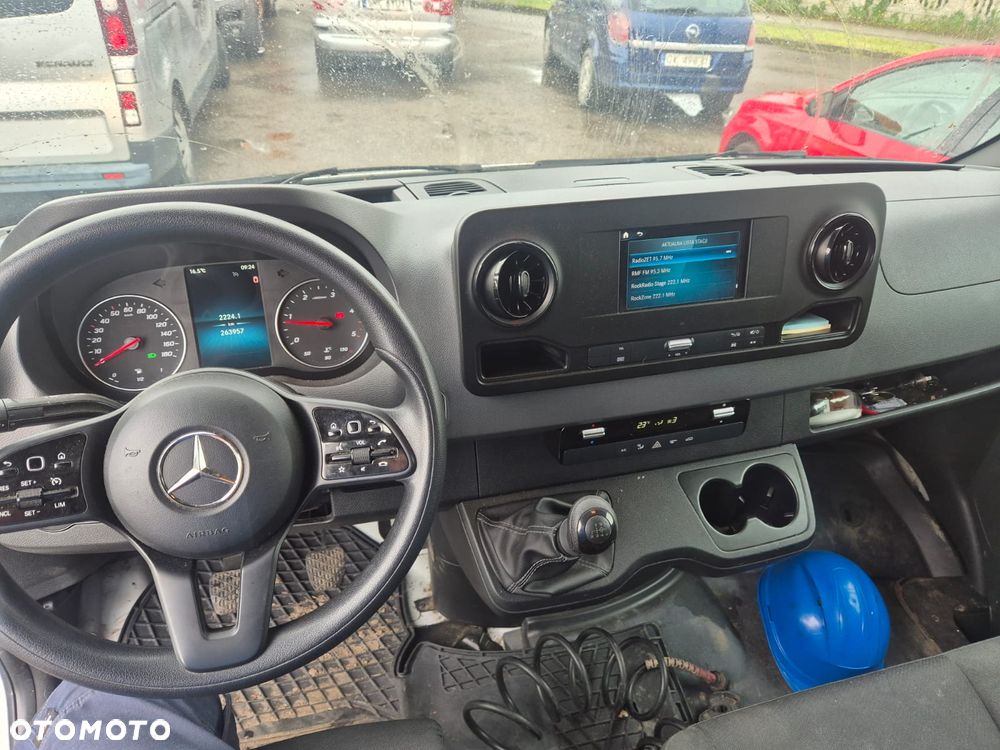 Mercedes-Benz Sprinter - 2