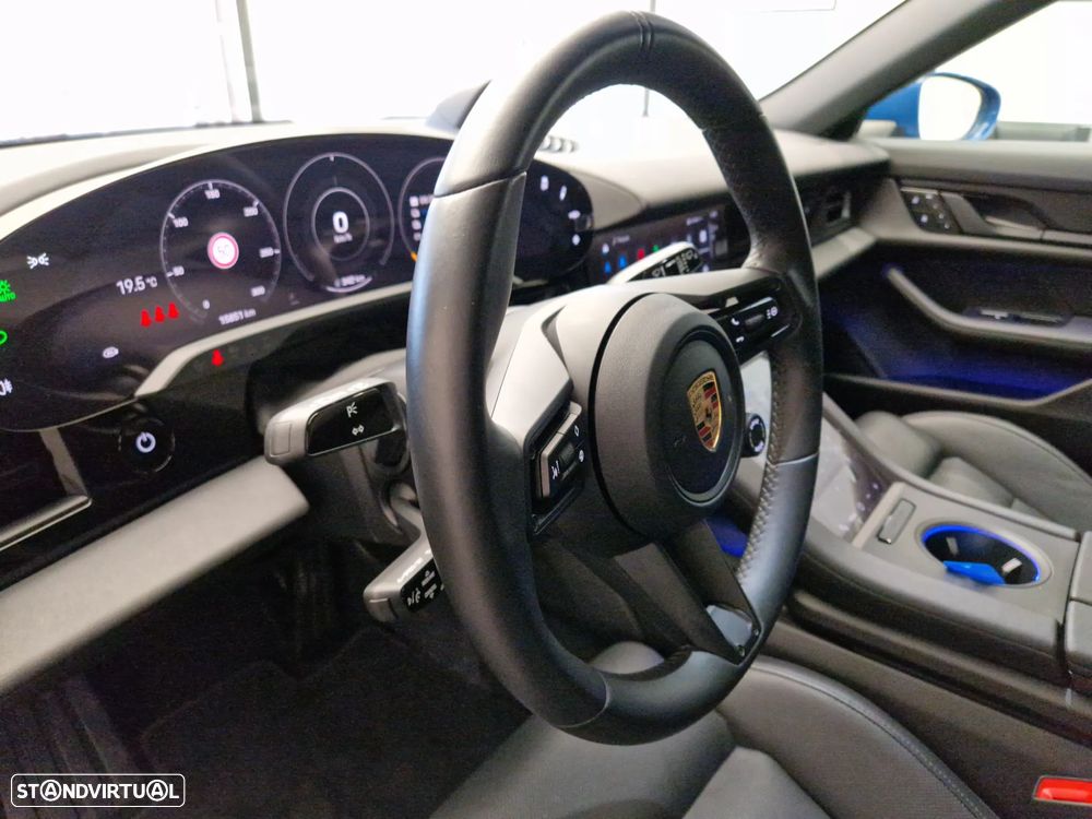 Porsche Taycan Cross Turismo 4 - 21