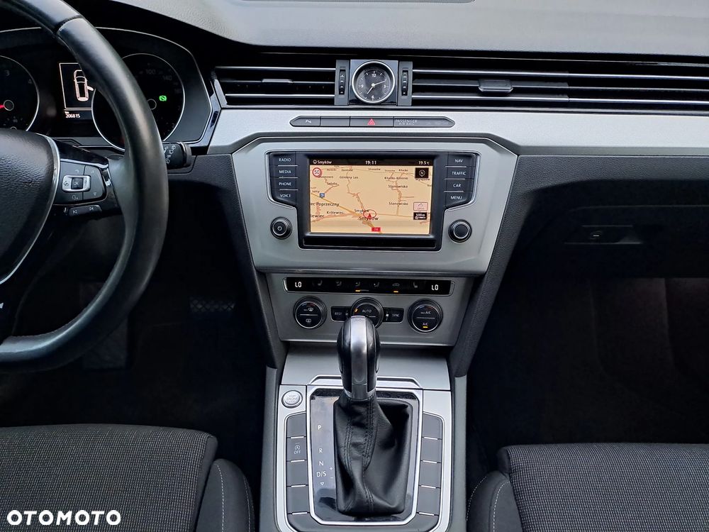 Volkswagen Passat - 20