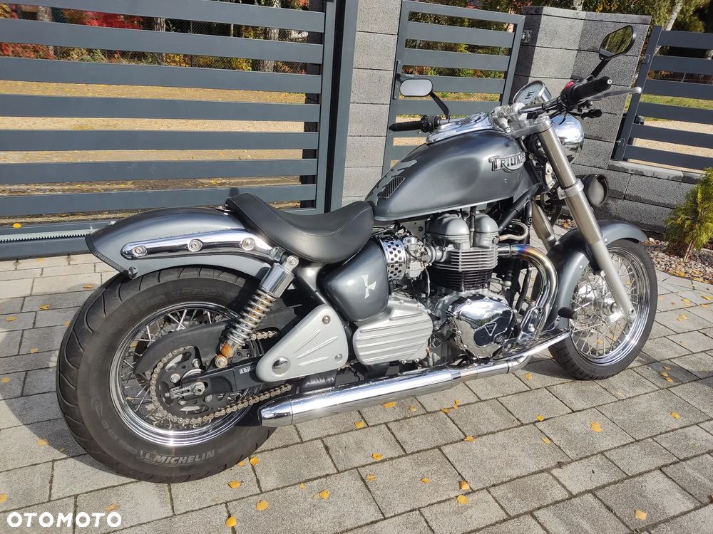 Triumph Bonneville - 9