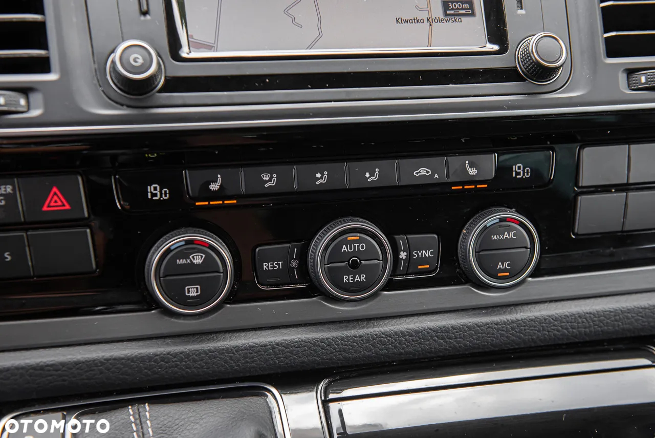 Volkswagen Multivan - 19