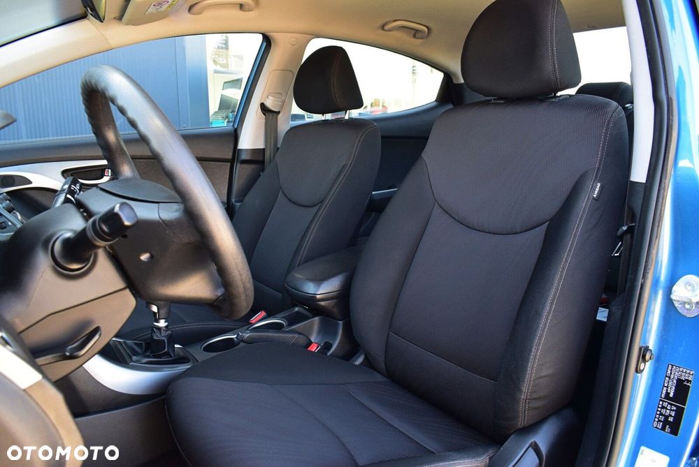 Hyundai Elantra - 11