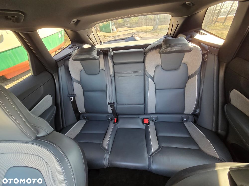 Volvo XC 60 B5 B AWD R-Design - 24