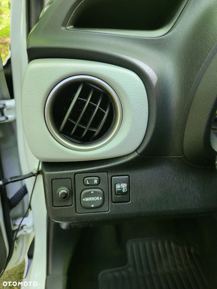 Toyota Yaris Hybrid 100 Premium - 28