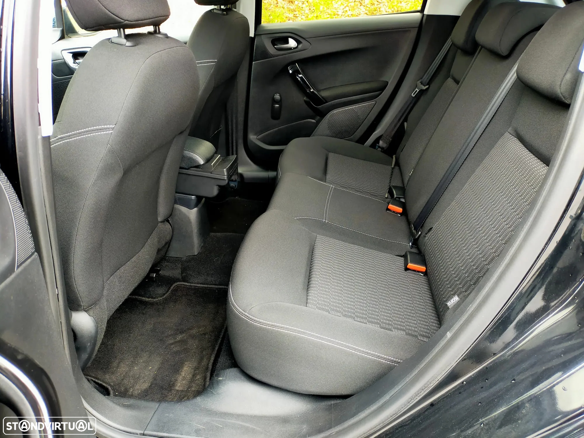 Peugeot 208 1.6 BlueHDi Style - 9