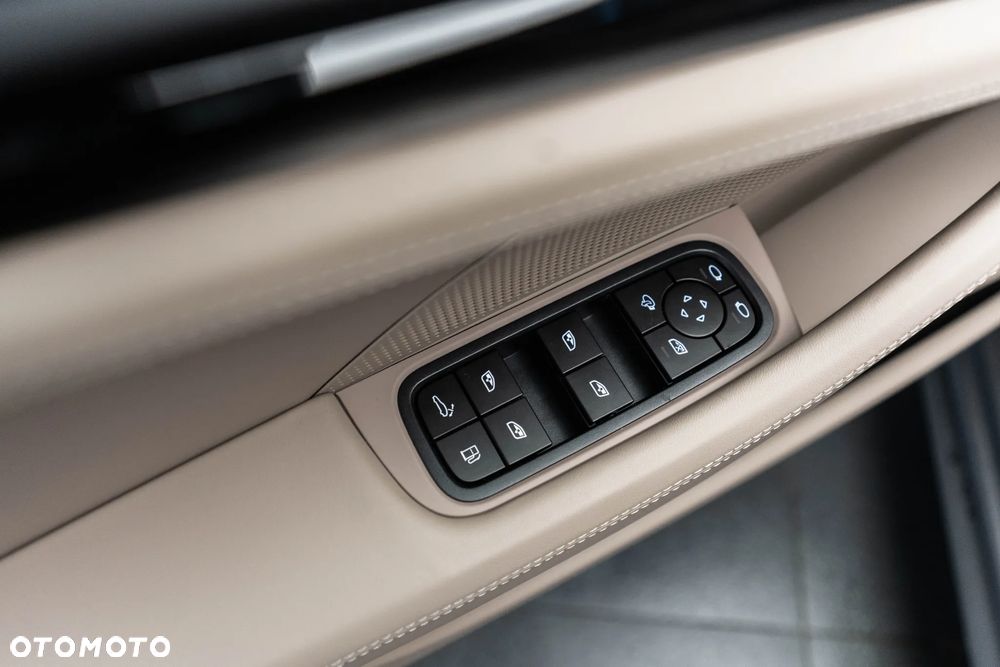 Porsche Panamera 4 E-Hybrid PHEV - 25