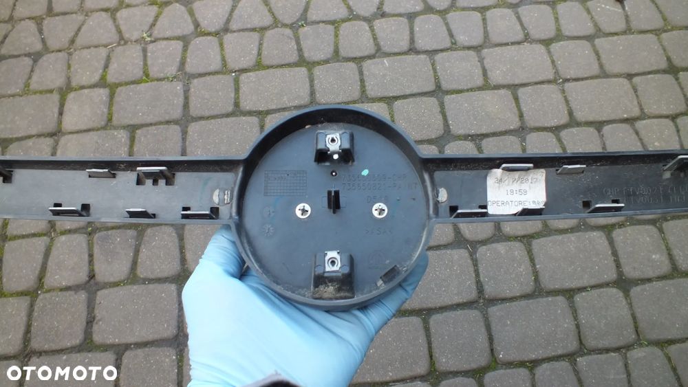 Atrapa zderzaka logo Fiat 500 L - 5