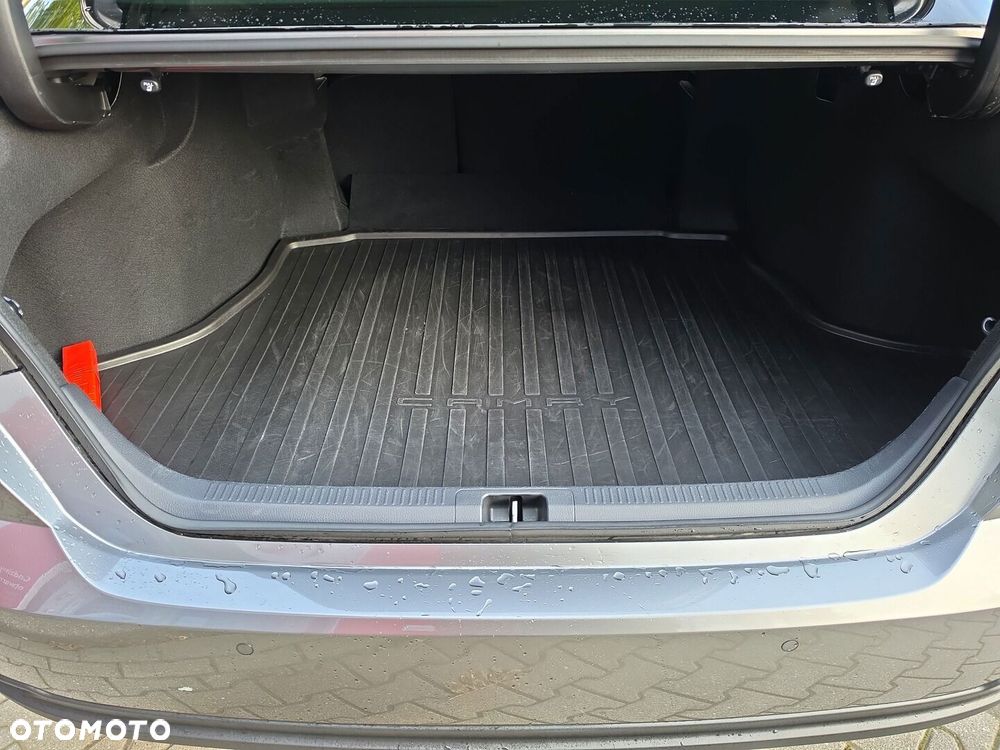 Toyota Camry - 20