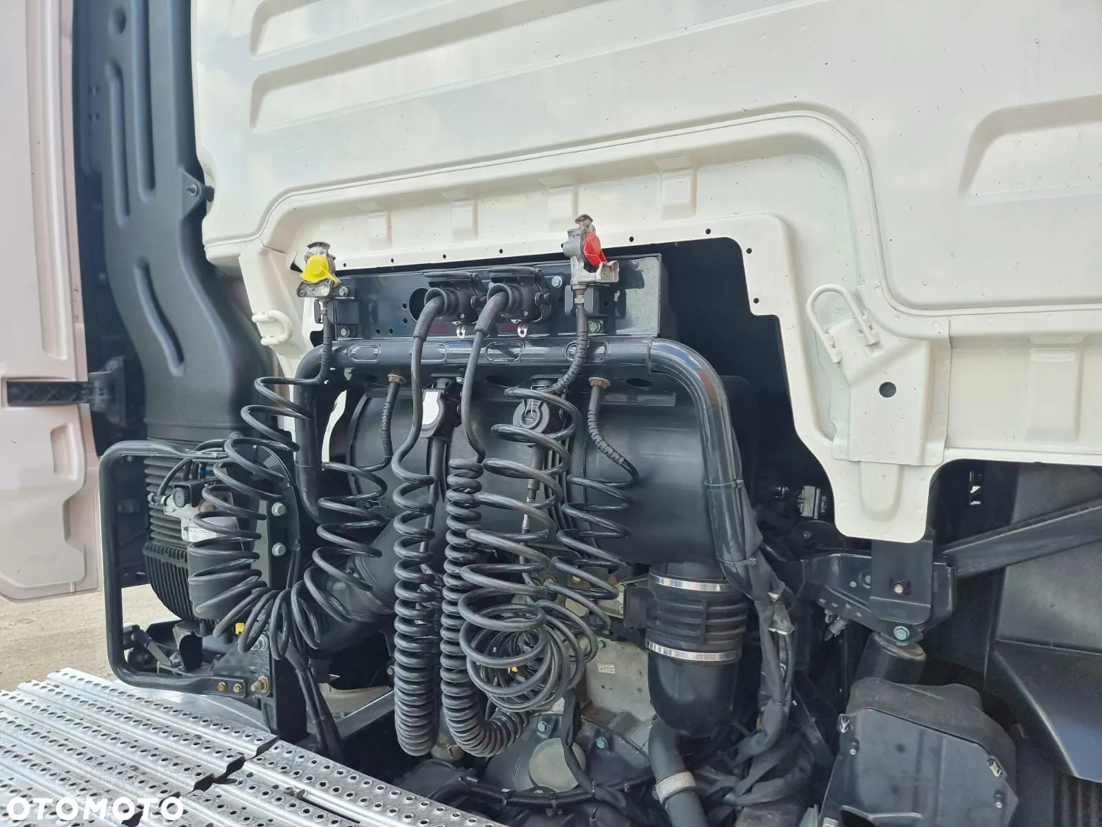 MAN TGX 18.470 LOWDECK PO KONTRAKCIE DUZA KABINA RETARDER ASYSTENT MARTWEGO POLA SALON PL AUTOMAT ZBIORNIKI 1090 LITRÓW RADAR - 21