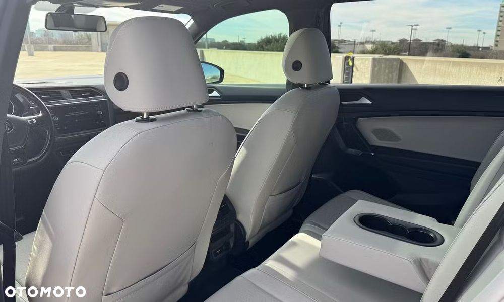 Volkswagen Tiguan - 11