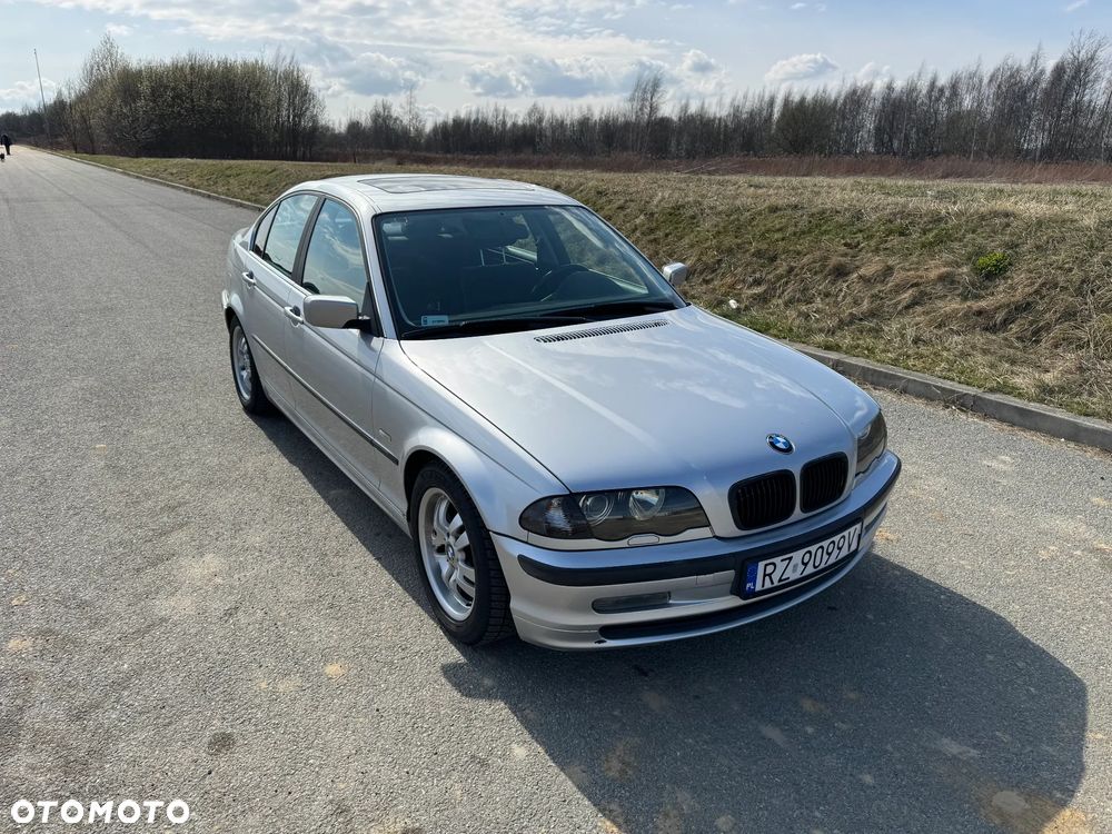 BMW Seria 3 323i - 1