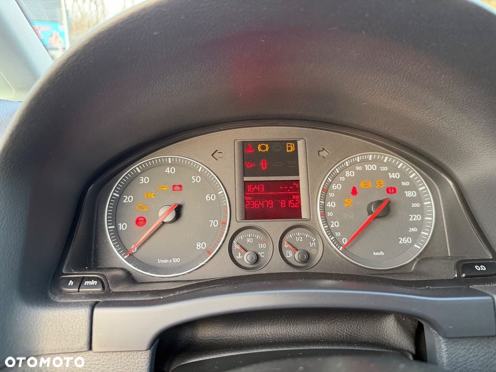 Volkswagen Golf 1.6 FSI Trendline - 12