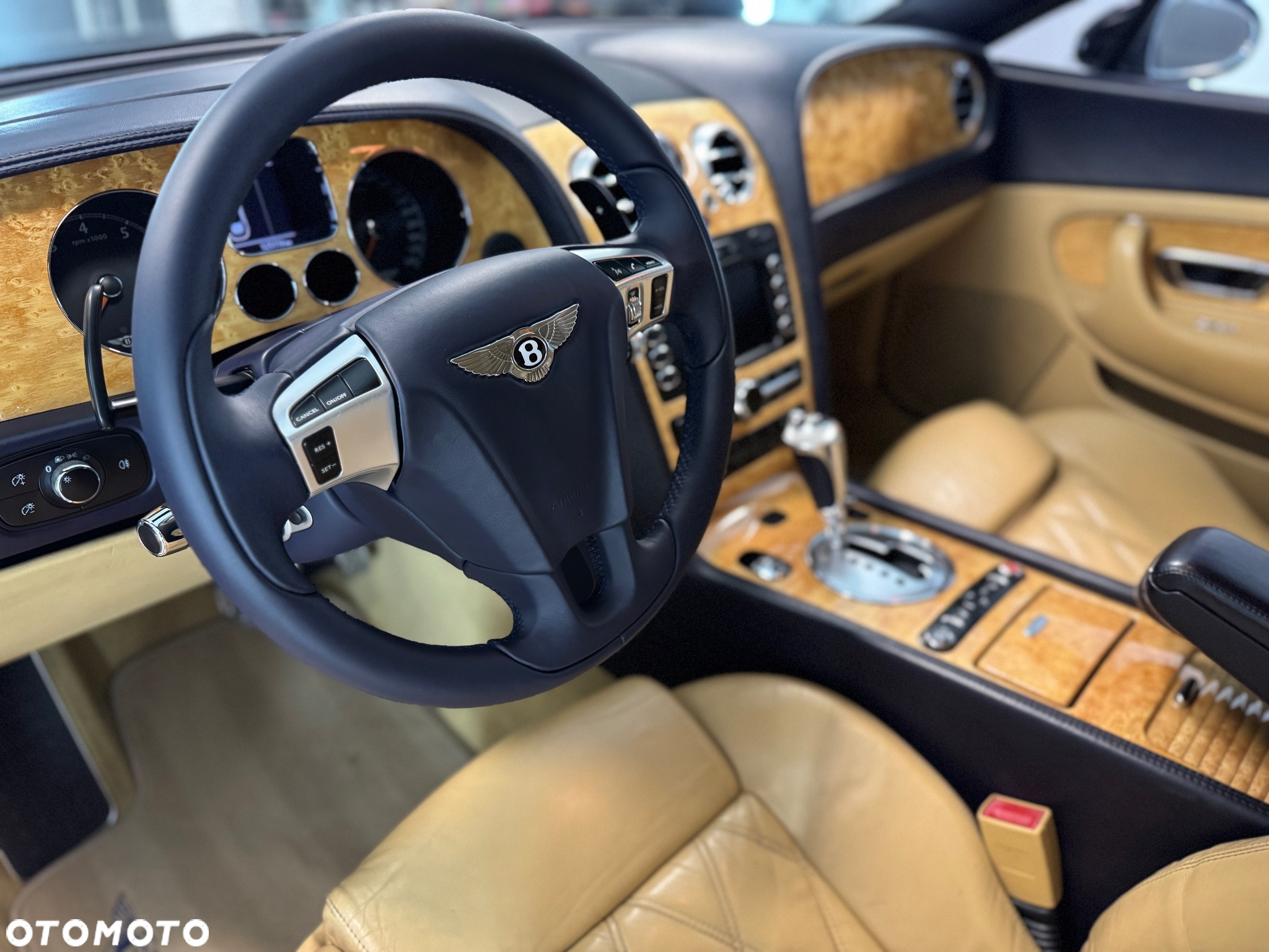 Bentley Continental GT - 16