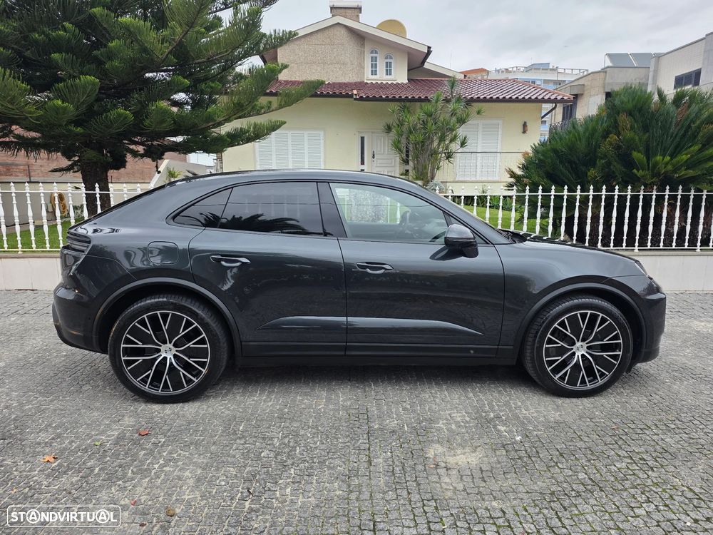 Porsche Macan Electric 4 - 5