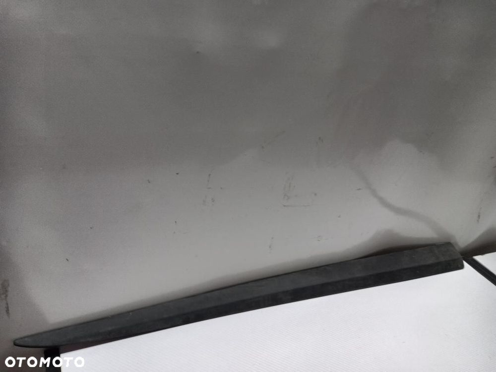 LISTWA DRZWI PRZÓD PRZEDNIA PRAWA MAZDA II DF71V3200 - 2