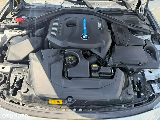 BMW Seria 3 330e Luxury Line sport - 22