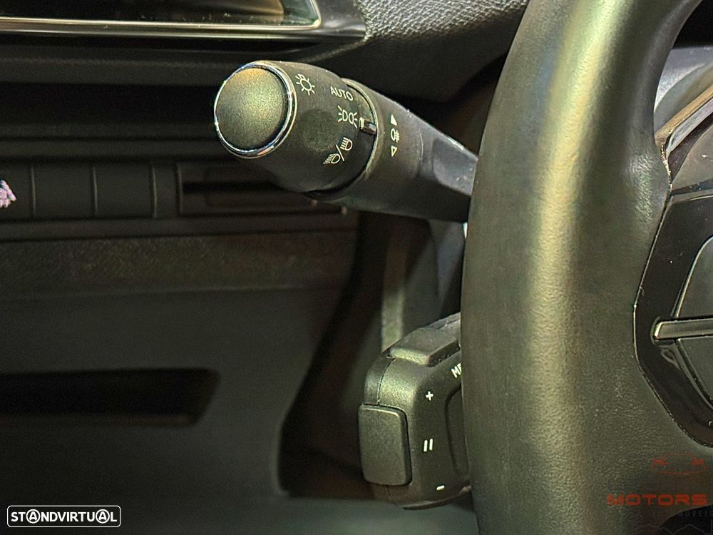Peugeot 3008 1.2 PureTech Allure Pack EAT8 - 23