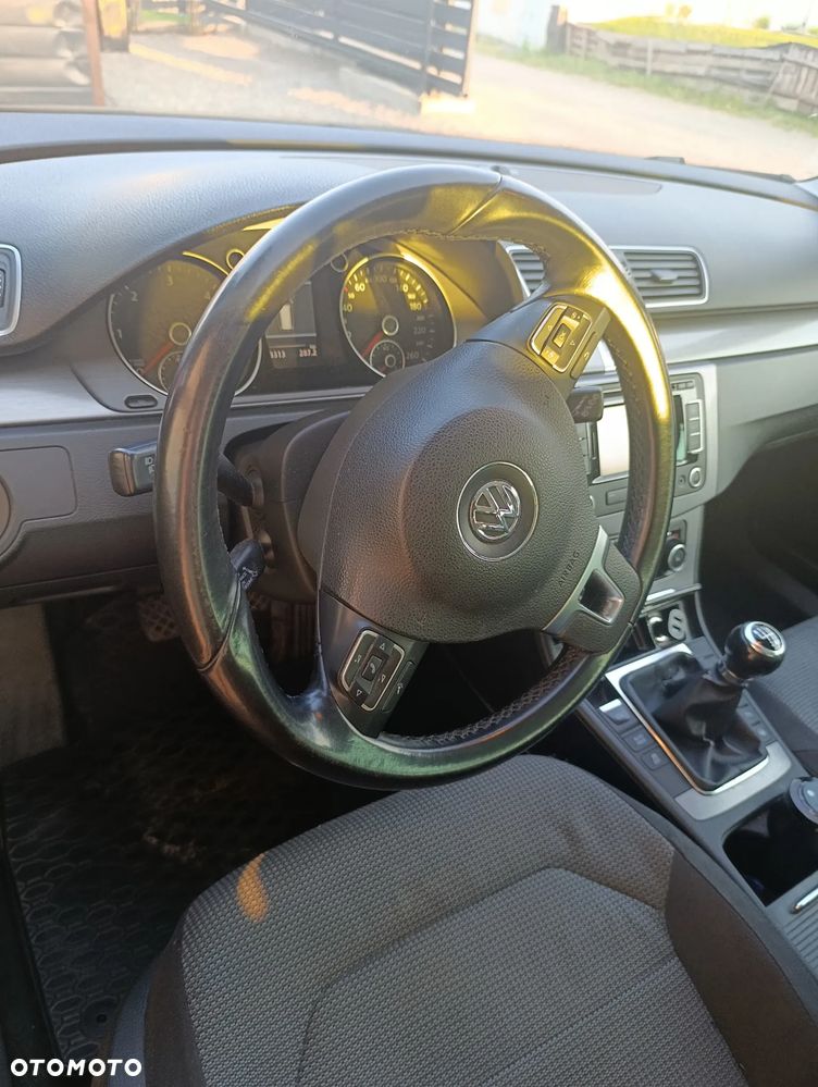 Volkswagen Passat 2.0 TDI DPF Comfortline - 8