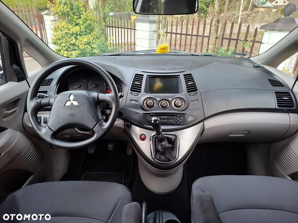 Mitsubishi Grandis - 12