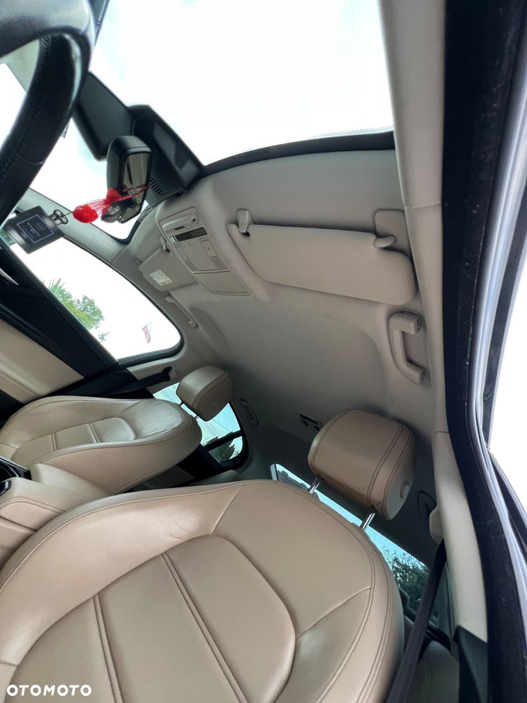 Jaguar XE 2.0 D Prestige - 28