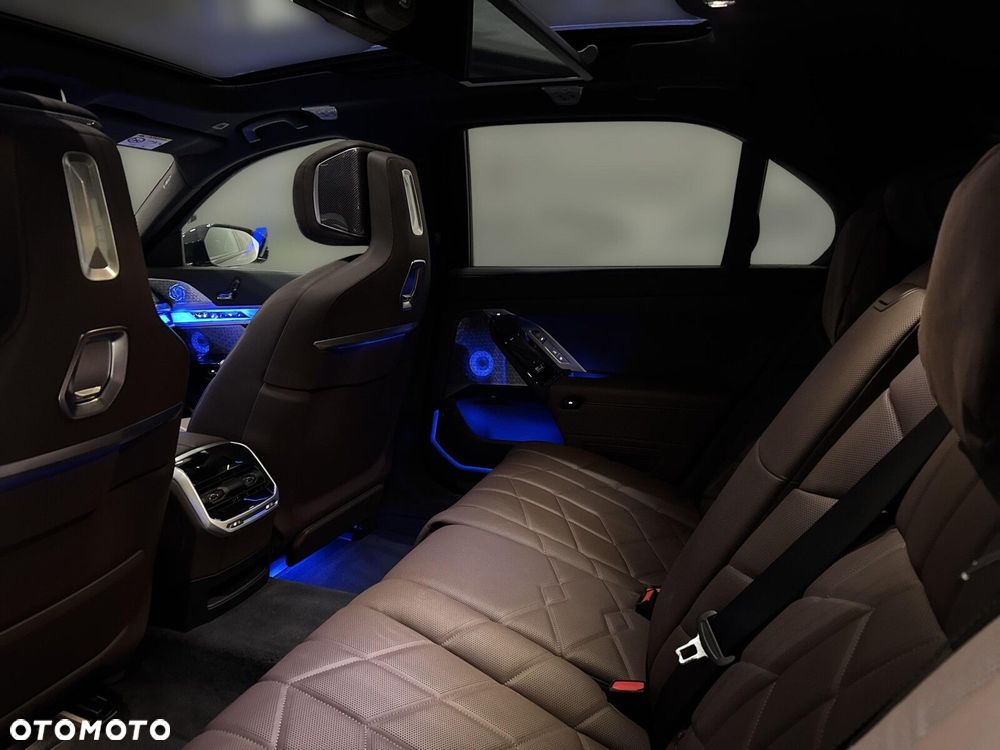 BMW i7 - 17