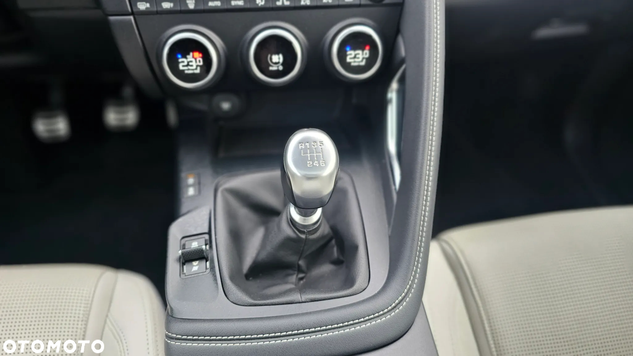 Jaguar E-Pace 2.0 i4D AWD R-Dynamic S - 10