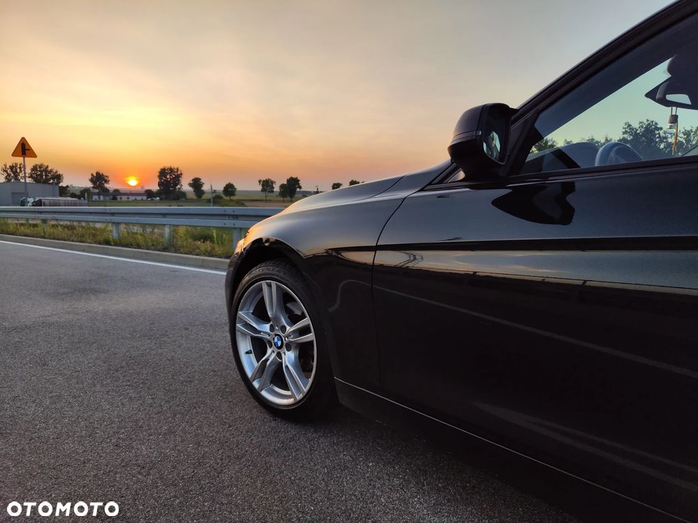 BMW Seria 3 318d Touring Advantage - 8