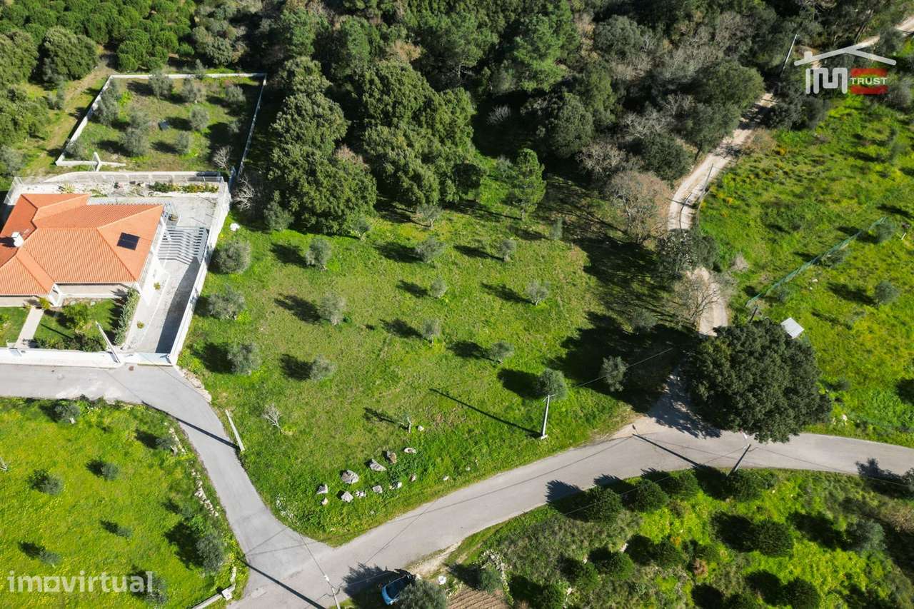 Terreno com possibilidade de construção com uma área 1898 M2 - Grande imagem: 3/21