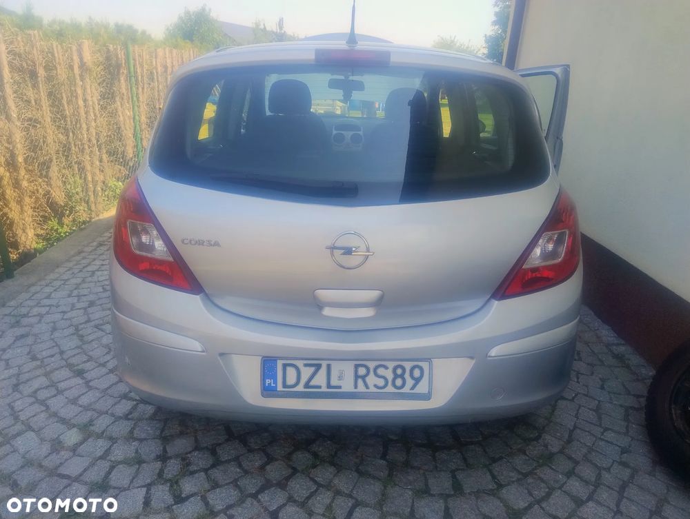 Opel Corsa 1.2 16V Cosmo - 2