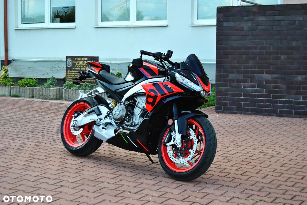 Aprilia Tuono - 1