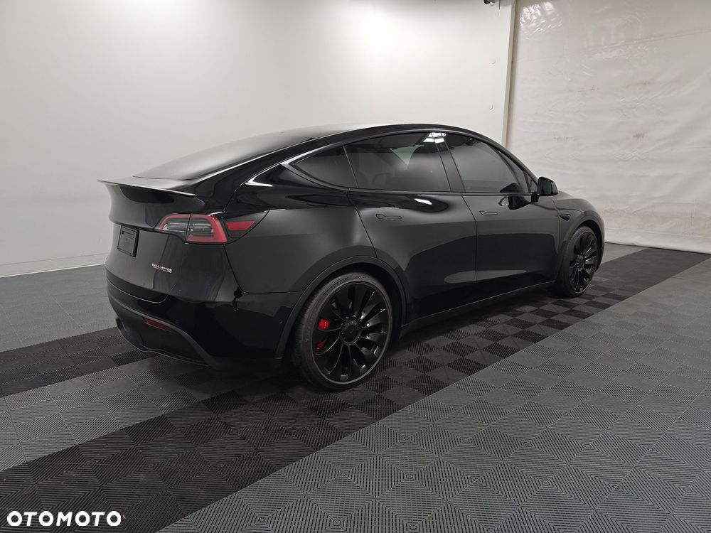 Tesla Y Performance AWD - 4