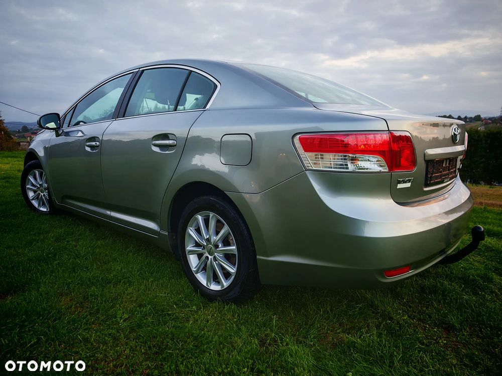 Toyota Avensis 1.6 Active - 13