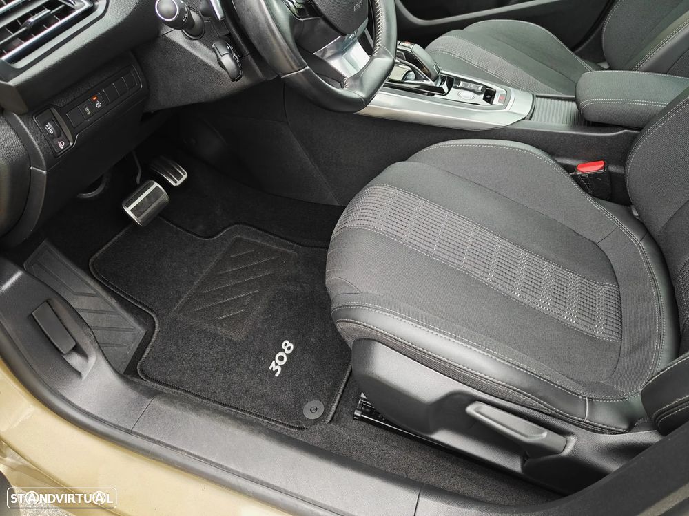 Peugeot 308 1.2 PureTech Allure Pack EAT8 - 19