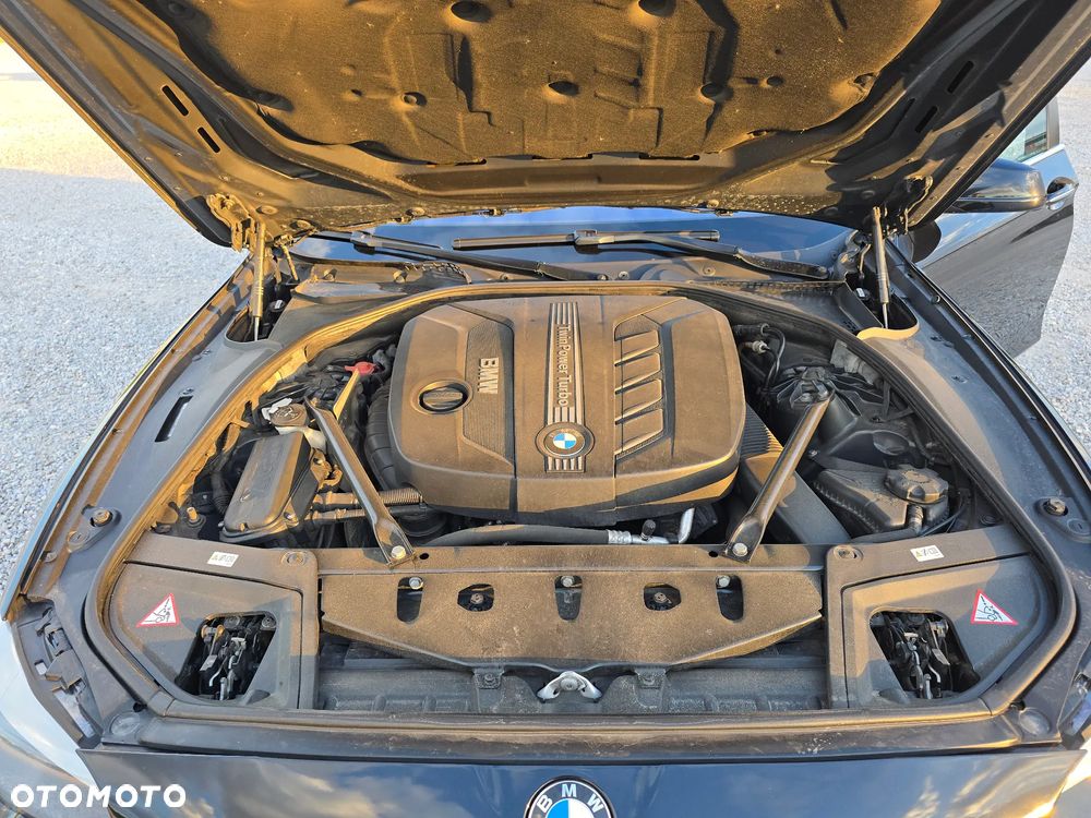 BMW Seria 5 525d xDrive Sport-Aut - 32