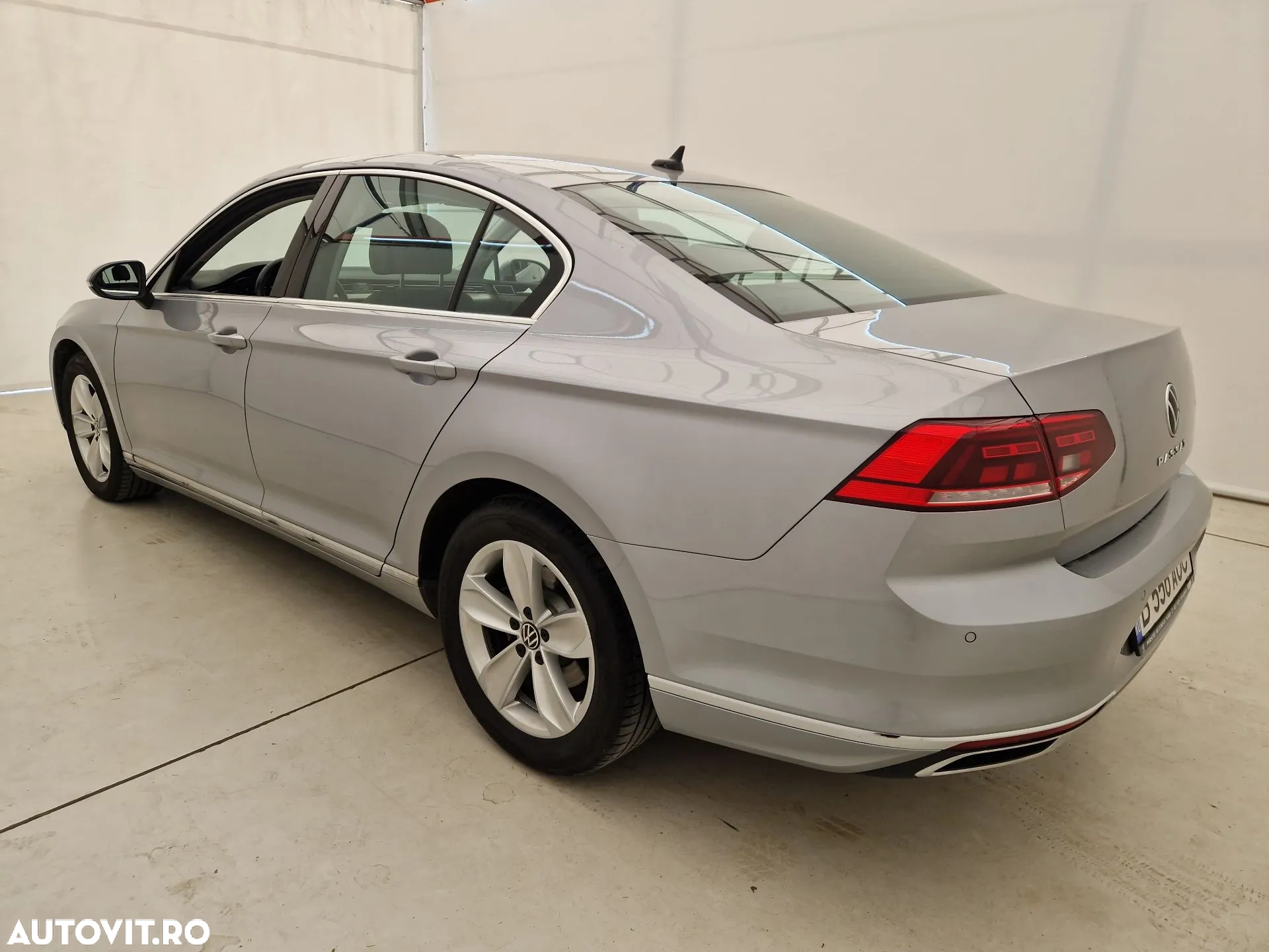 Volkswagen Passat - 2