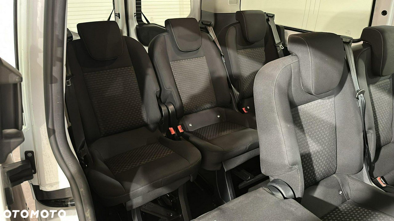 Ford Custom - 28