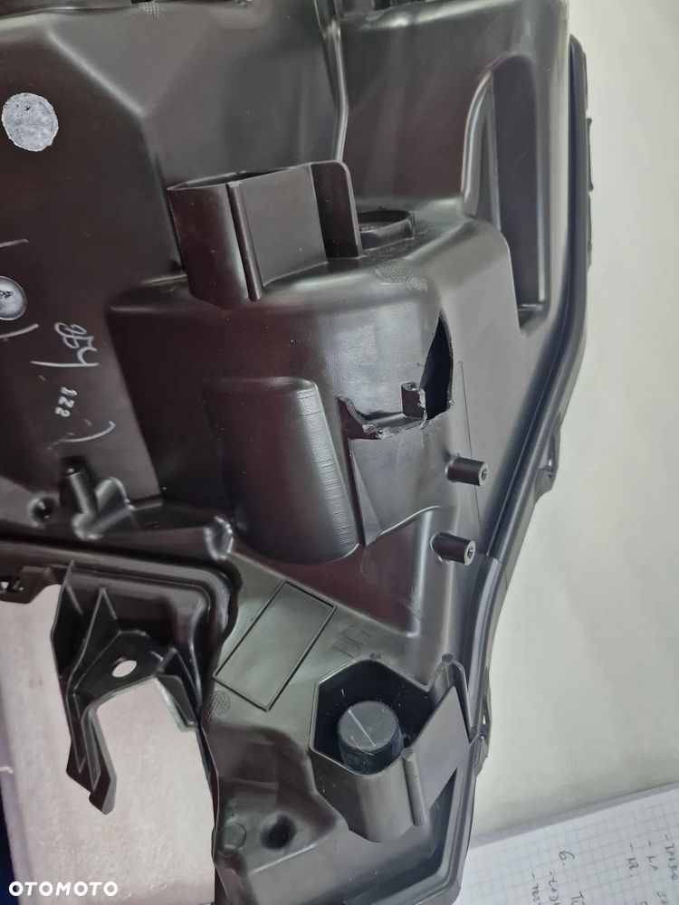 TOYOTA AYGO X 22- PRAWA LAMPA PRZEDNIA PRZÓD , NR KOITO 0H-31 , NR AUKCJI LPP8 - 14