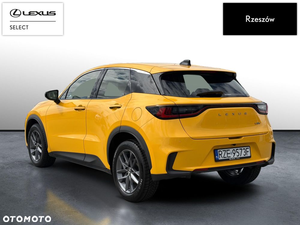 Lexus LBX 1.5 Hybrid - 3